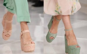 Trend: SandA?lia com salto wedge